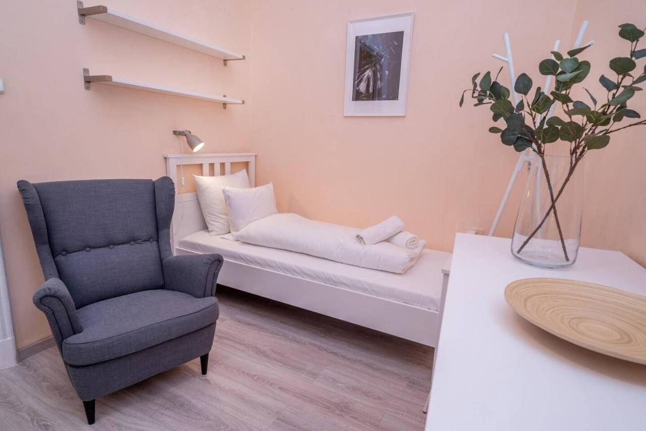 Central And Large Ac Home Away From Home Budapest Exterior foto