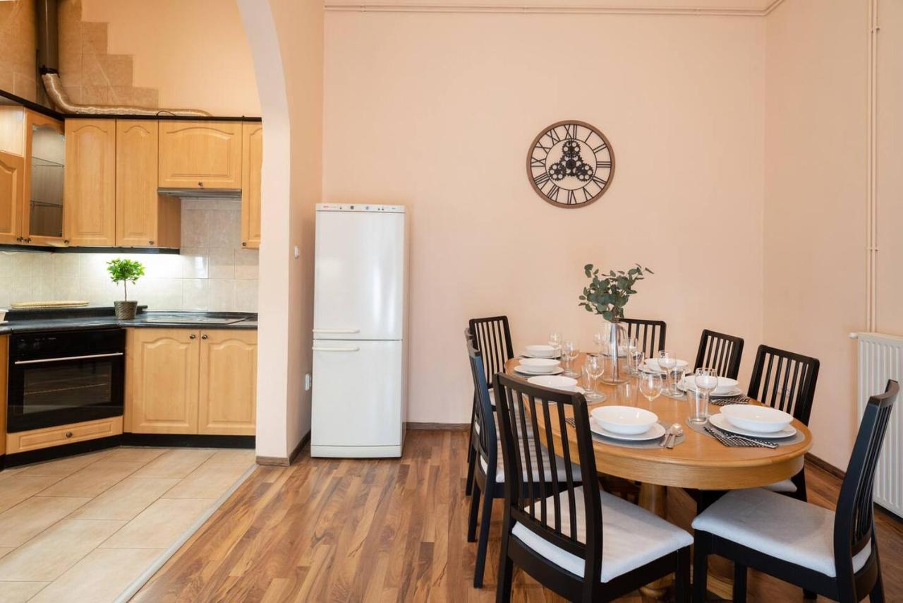 Central And Large Ac Home Away From Home Budapest Exterior foto
